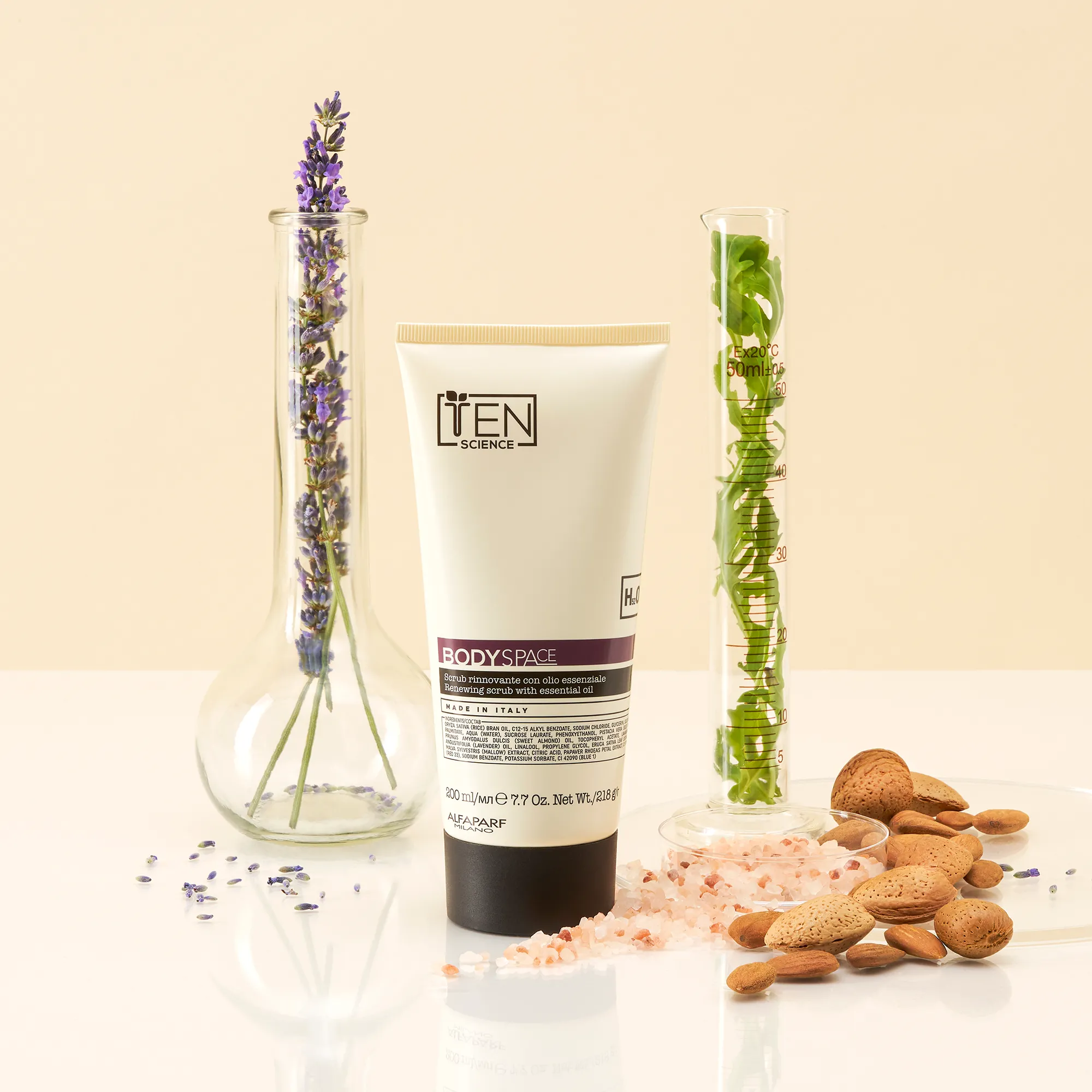 Scrub rinnovatore con olio essenziale